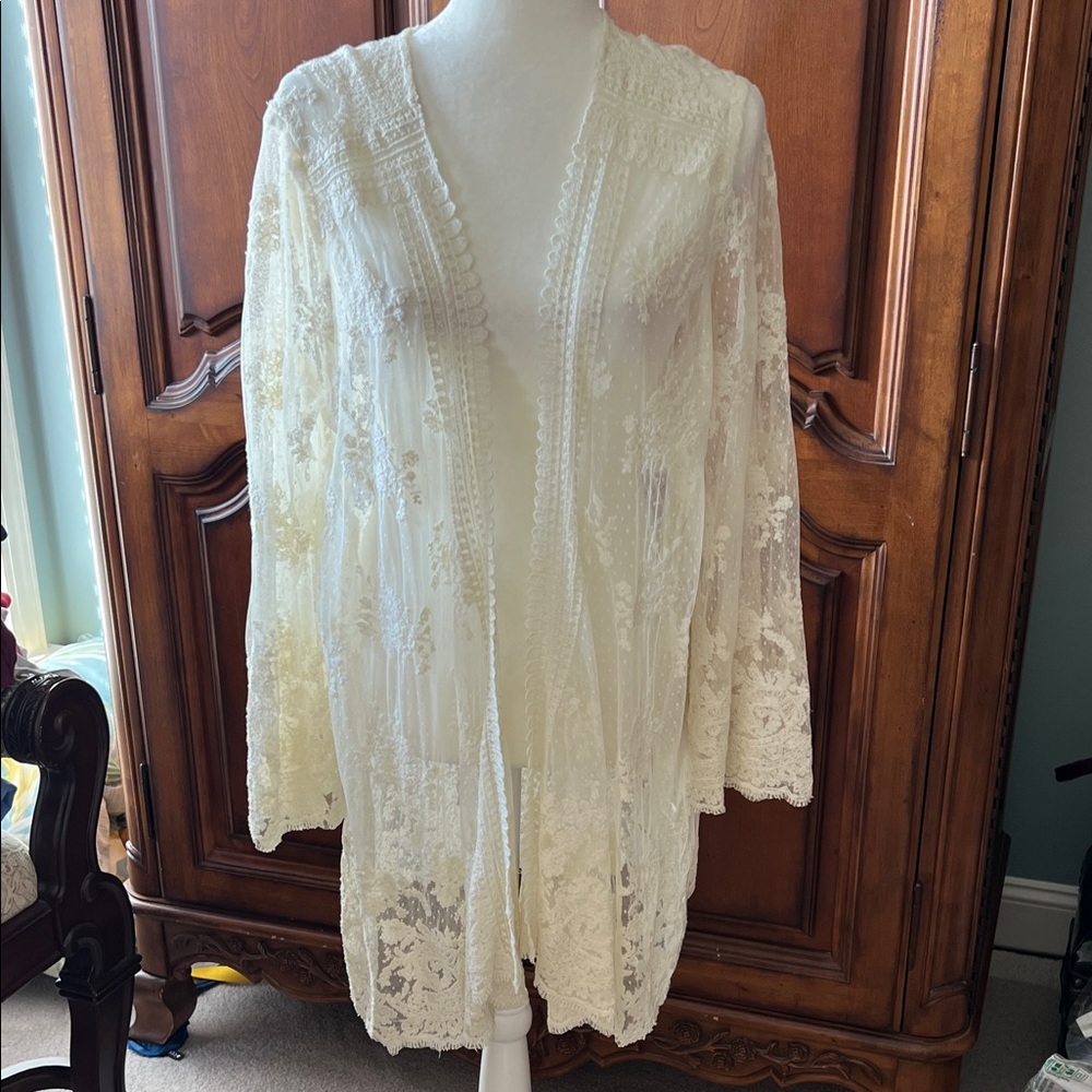 Sundance Cream Lace Overlay, NWOT, Large
